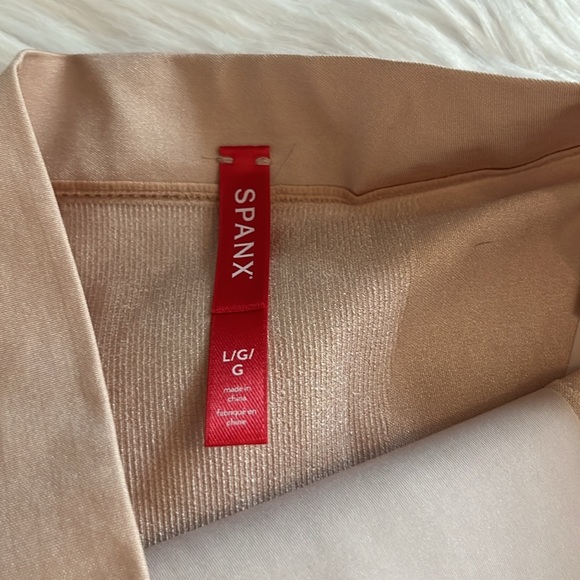 Spanx shorts L - Picture 2 of 5